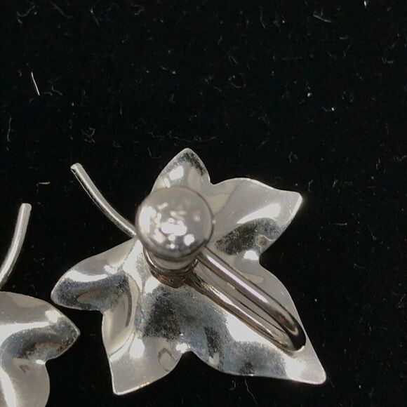 Carl Art Sterling Oak leaf, screw back  earrings. - Picture 3 of 4